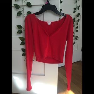 red cropped notch long sleeve